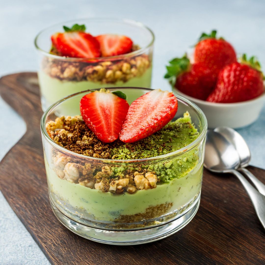 Tiramisu Vegan au Matcha et Fraises avec Granola Bild