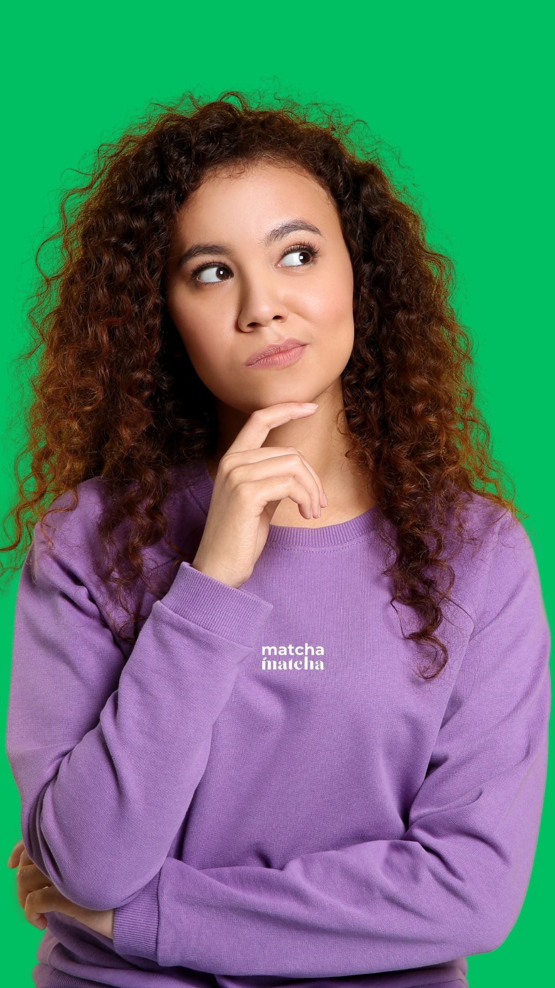 fille avec un pull matcha matcha Bild